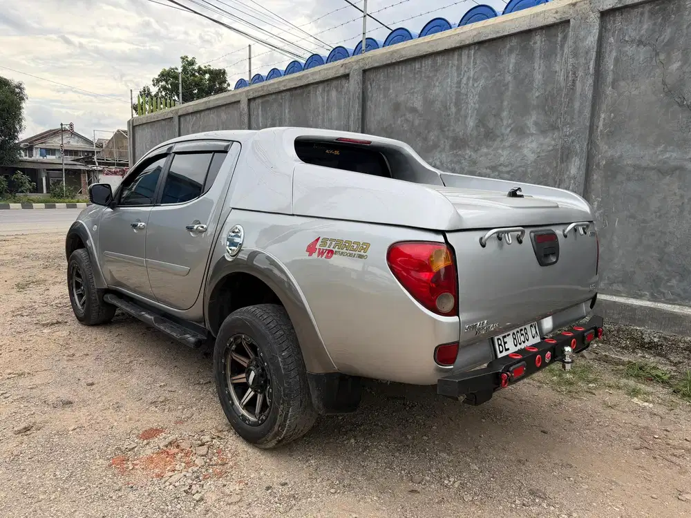 STRADA TRITON 4x4 EXCEED MANUAL SOLAR