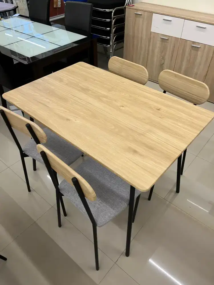 MEJA MAKAN SET LIBERTY 4 kursi