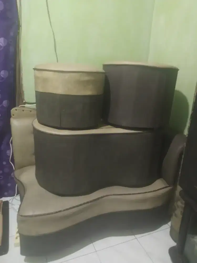 DIKUAL SOFA  SEDERHANA  BEKAS JUAL MURAH 1 SET