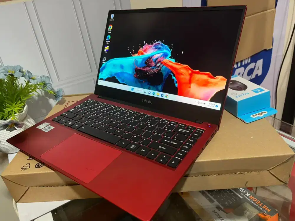 Infinik InBook X1
 Ram 8 ssd 256 Gb intel core i3 gen 10