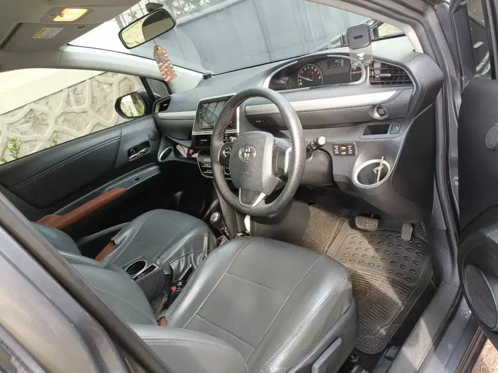 Mobil Sienta 1.5V CVT, Pribadi An.Pribadi, Pemakai