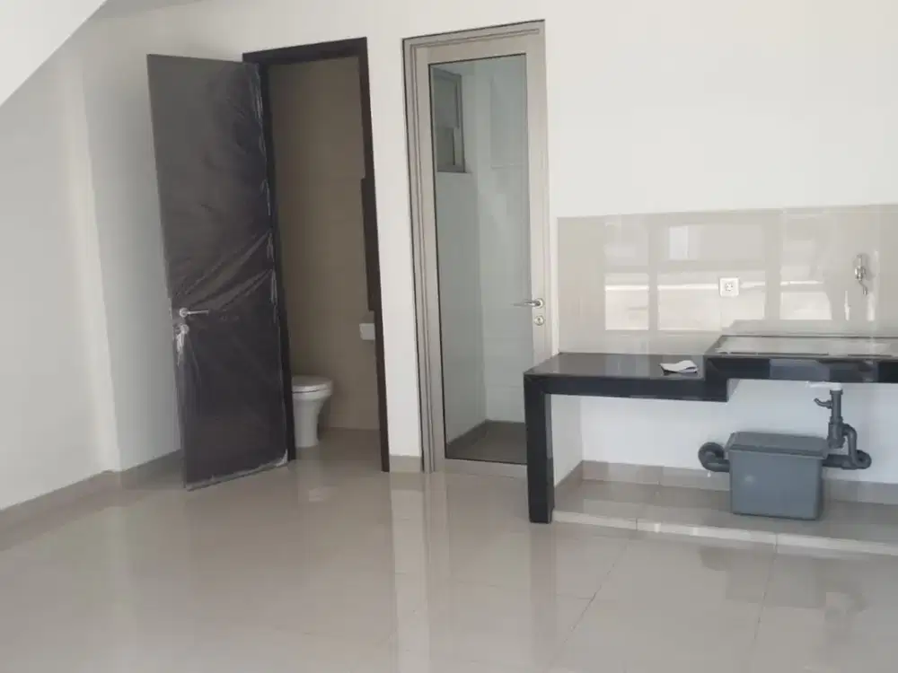 disewakan rumah pik 2 depan, uk:4,5x10m2 siap huni cluster favorit