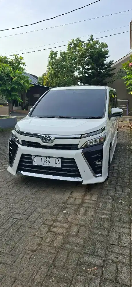 Toyota voxy 2018