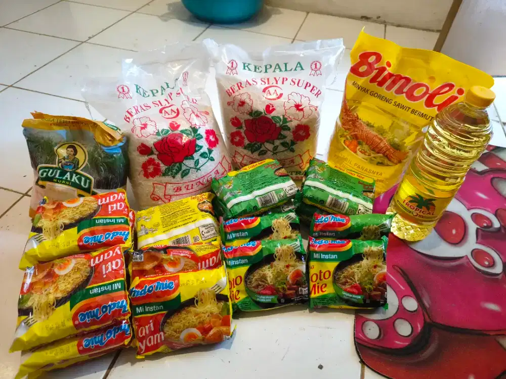 Paket Sembako Beras Mie Minyak Goreng