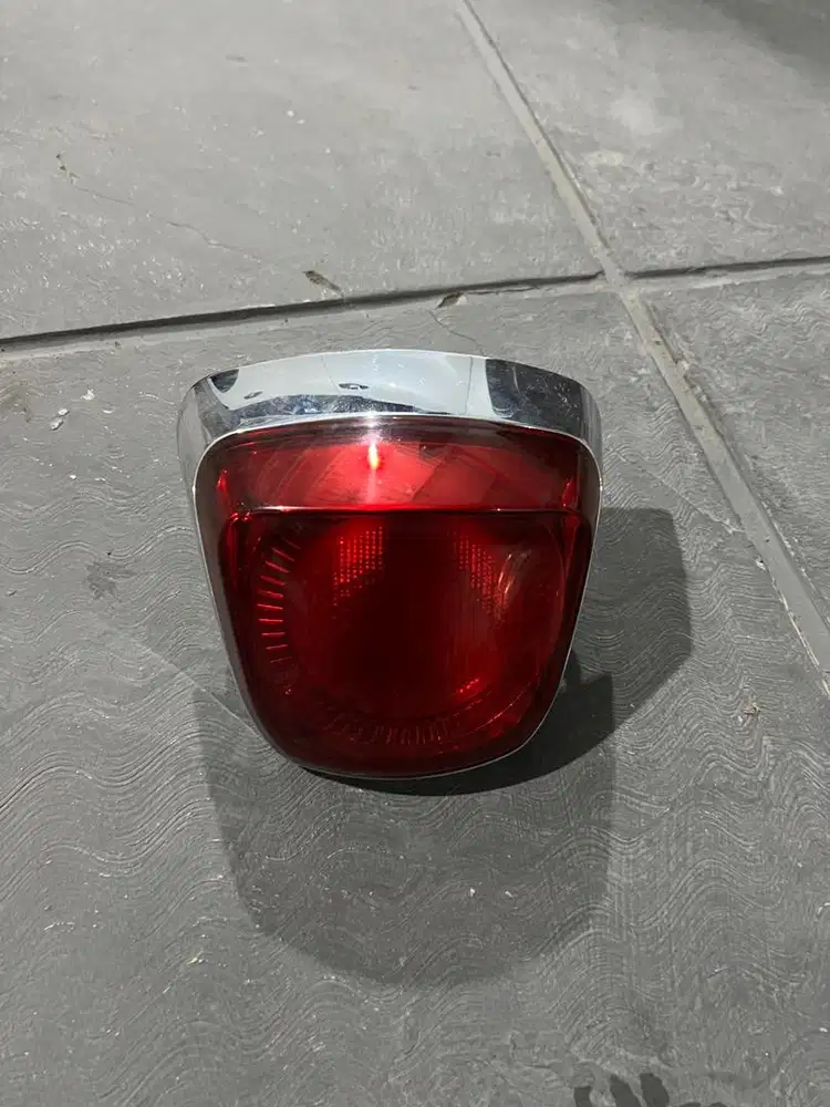 DIJUAL CEPAT! STOPLAMP Belakang Vespa Sprint s 150