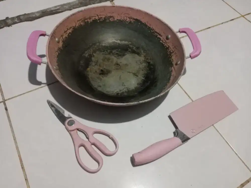 Peralatan dapur bekas masih layak pakai