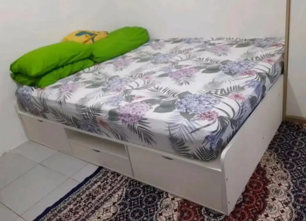 Divan atau tempat tidur