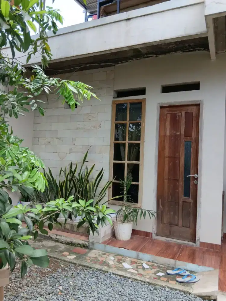 Dikontrakan rumah tahunan atau disewakan kamar, akses mobil, strategis