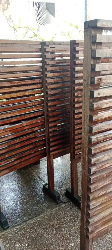 Jual Partisi/Pembatas Ruangan dan Tempat Vas Bunga