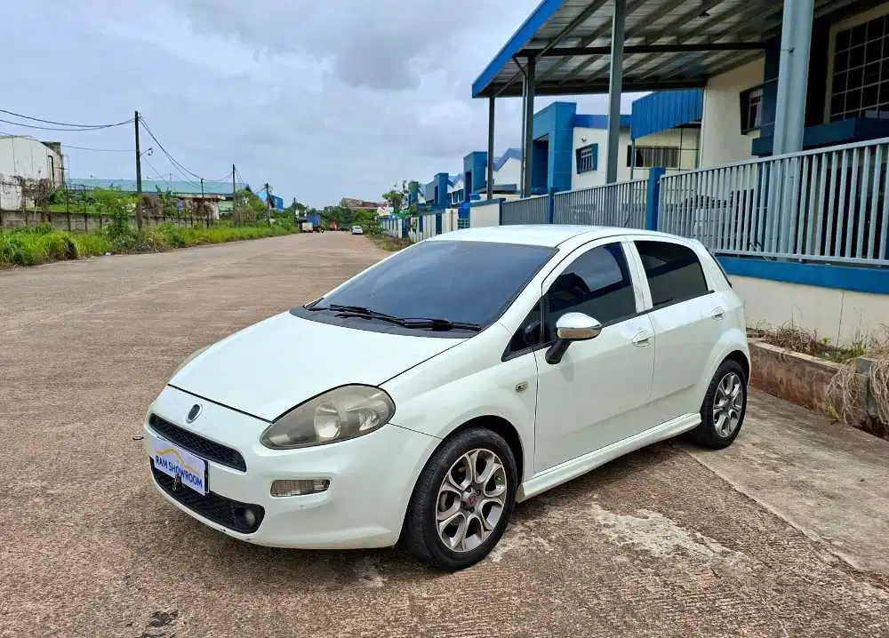 FIAT PUNTO 1.4 AT 2014
