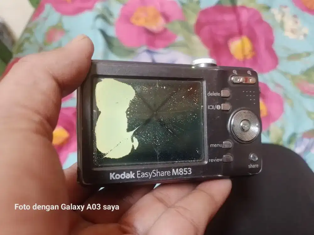Kamera Digital Merk Kodak Kondisi Minus Layar Pecah