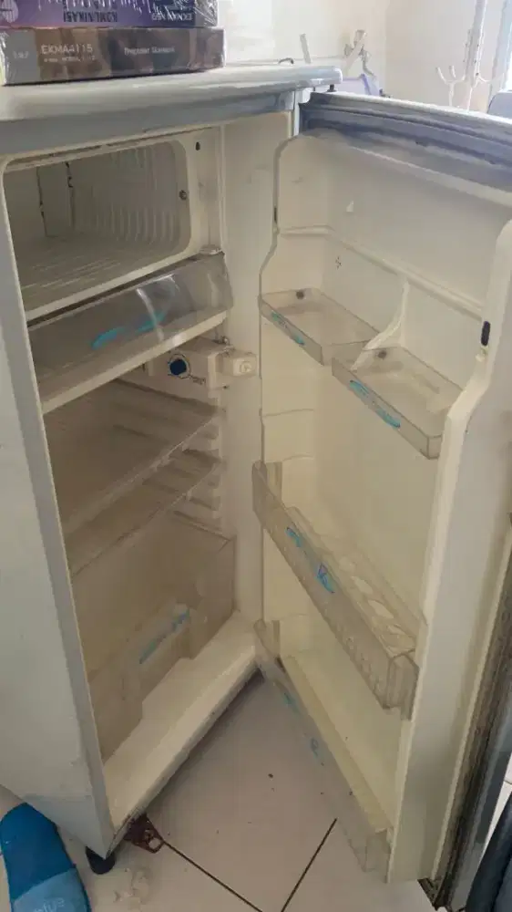 DIJUAL CEPAT DAN MURAH KULKAS BEKAS APA ADANYA