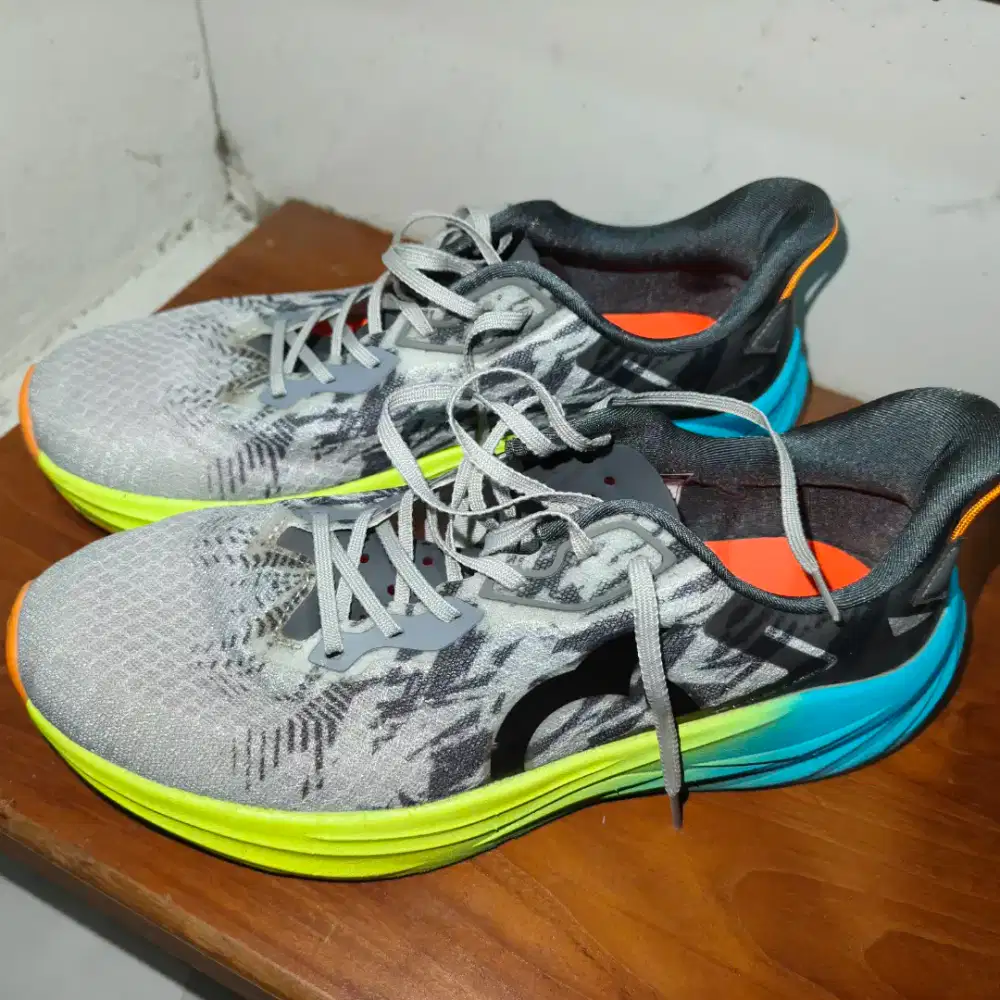Sepatu Running Pria