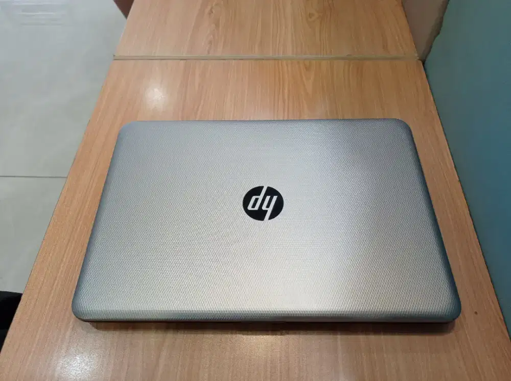 Laptop RAM 8 GB SSD 256 Core-i3 MULUS NGEBUT