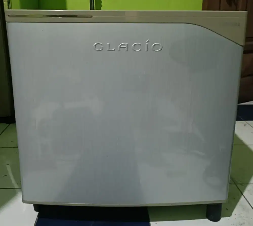 Kulkas mini mulus garansi