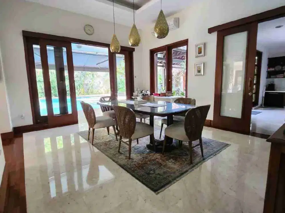 Rumah Mewah Asri Rasa Villa di Cilandak Jakarta Selatan