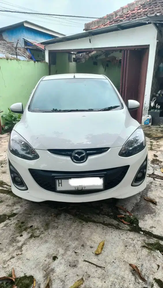 Mazda Sedan 1.5 R (tipe tertinggi) tahun 2012