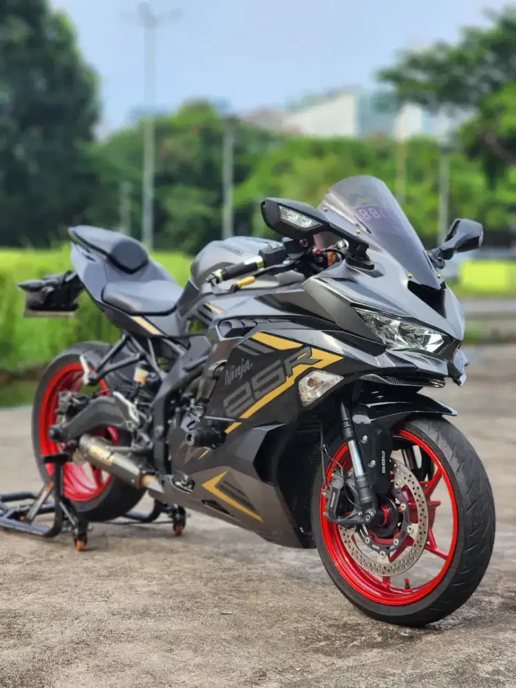 Kawasaki ZX25R ABS KM 8000