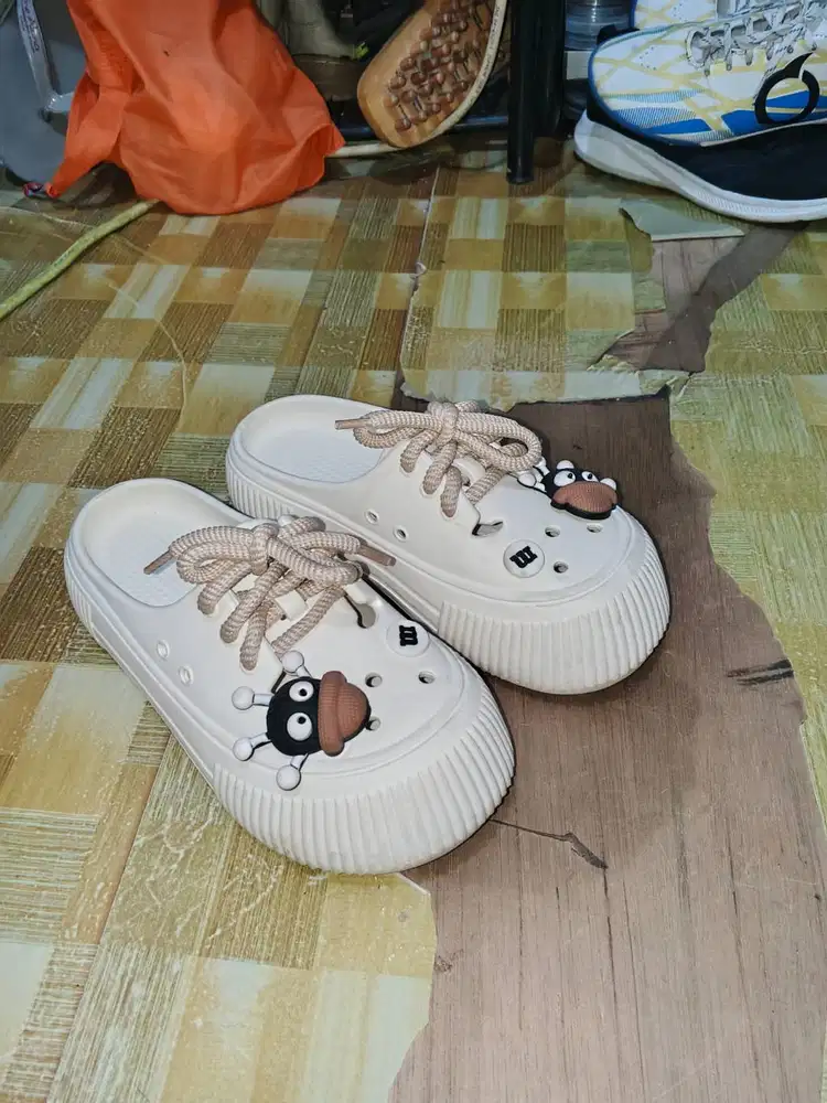 Sendal lucu berlogo sapi