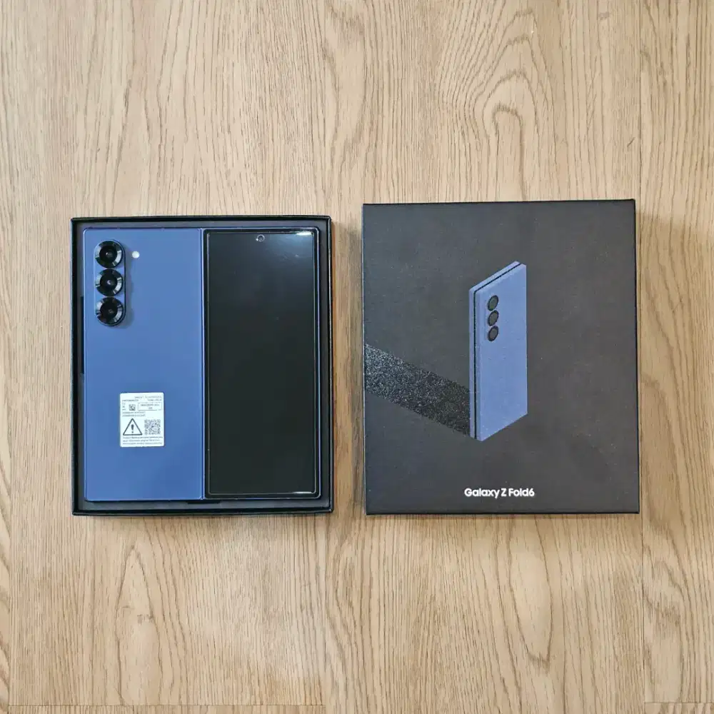 Samsung Galaxy Z Fold 6 12/256GB Fullset Kondisi Mulus Pemakaian Wajar