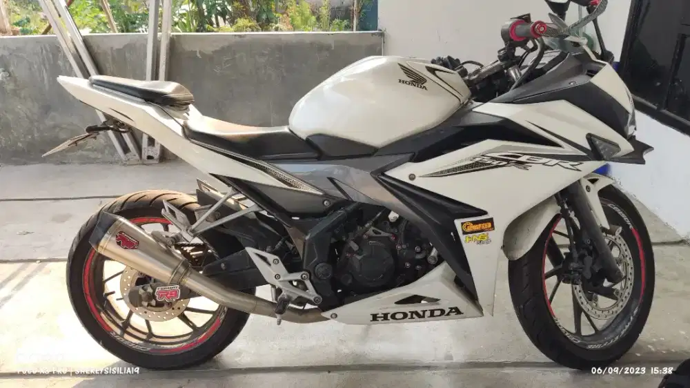 Honda CBR 150R 2016.
