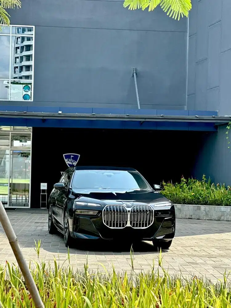 LIKE NEW BMW i7 X Drive 60i ATPM M Sport 2025 Full Warranty