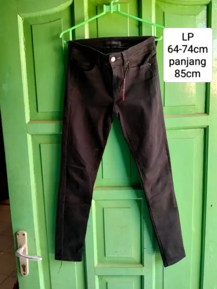 SALE 100RIBU DPT 2 Celana Jeans Remaja UNIQklo Hitam