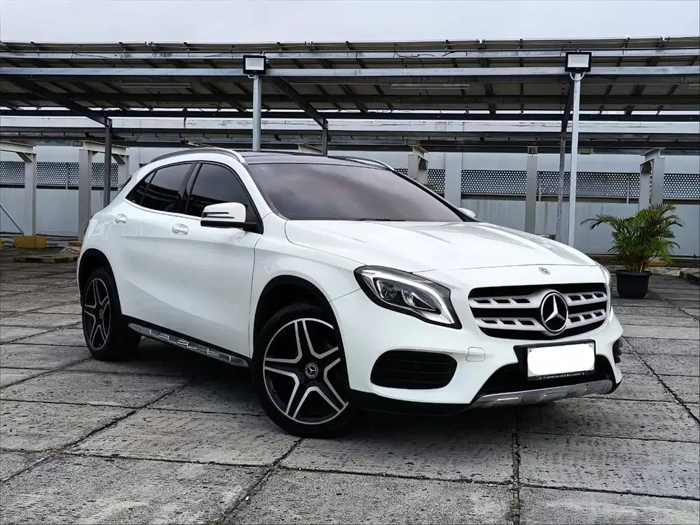 (LOW KM 47 RB)MERCEDES BENZ GLA 200 A/T ( X 156 ) PUTIH 2017 ! TERAWAT