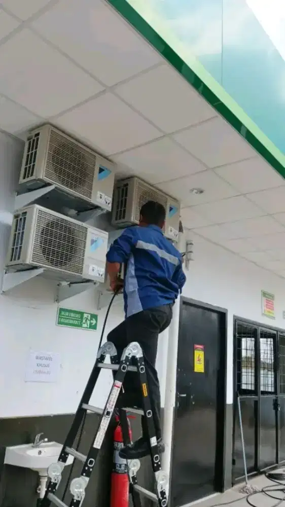 SERVICE AC KULKAS MESIN CUCI POMPA AIR BONGKAR PASANG AC