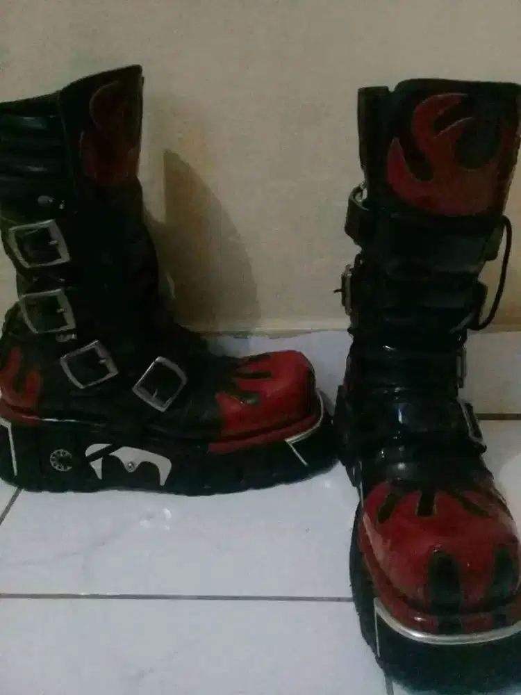 Sepatu boots rock
