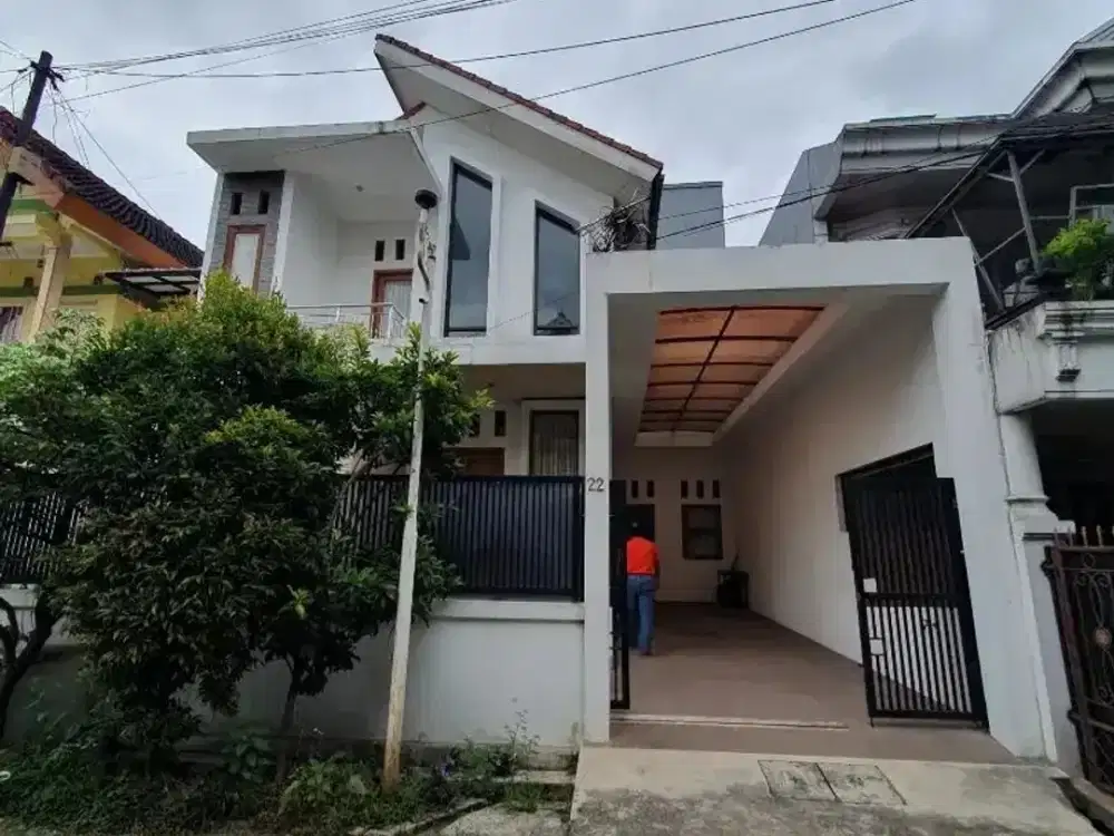 DISEWAKAN RUMAH STRATEGIS NYAMAN DAN ASRI DI MARGAHAYU RAYA