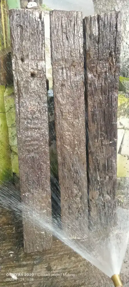 Kayu bantalan rel kereta