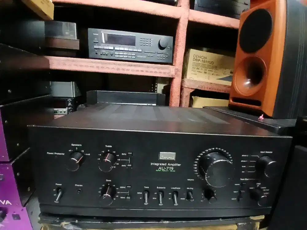 Amplifier Sansui au-719
