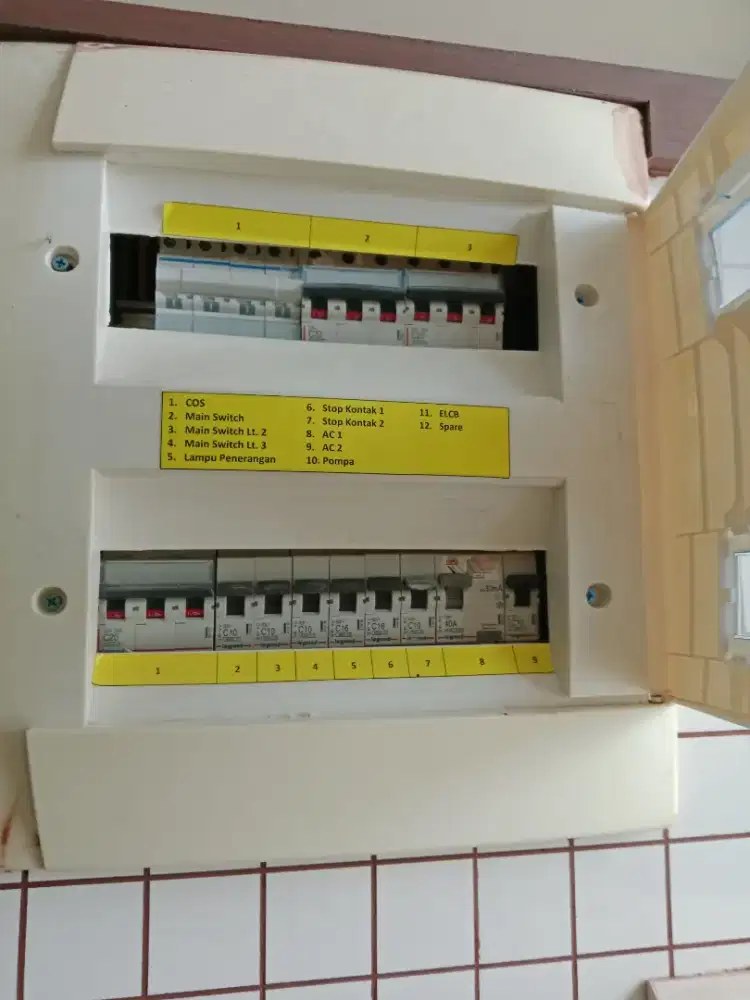 Menerima pemasangan instalasi listrik dan lampu hias.