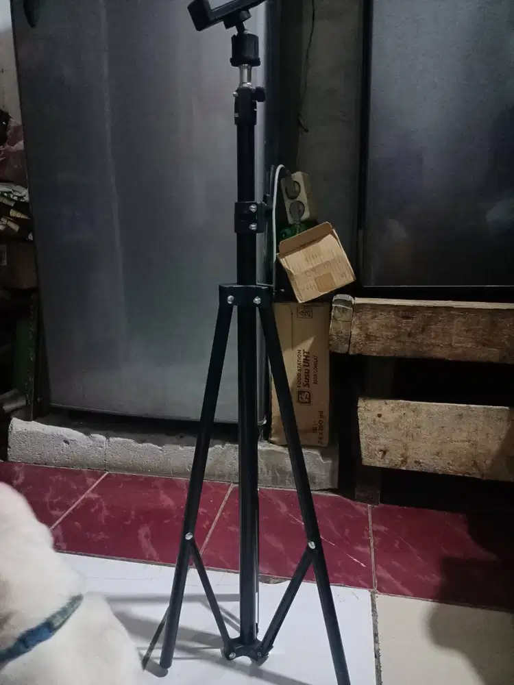 Tripod minimalis modern