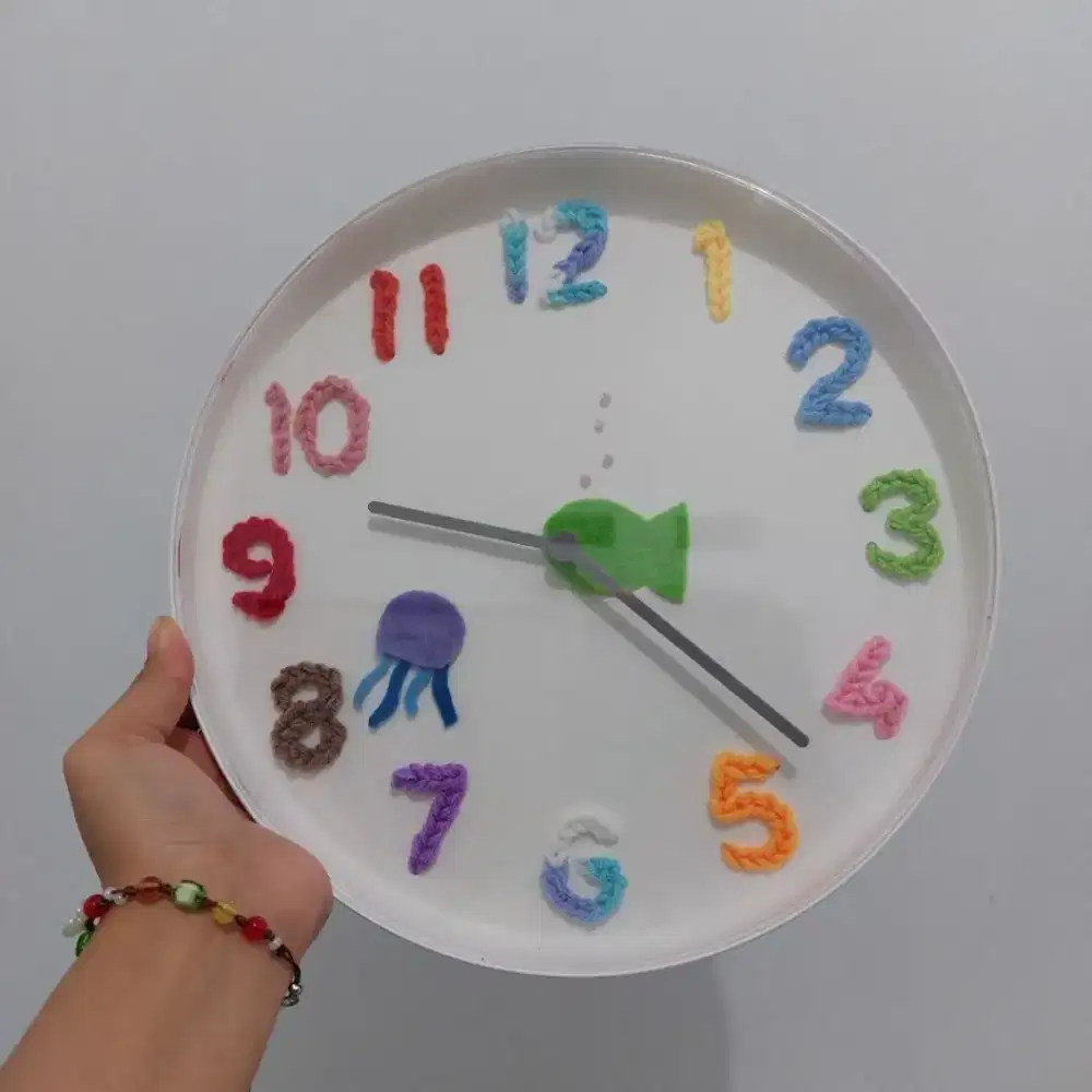 Jam Dinding Hias (Benang Rajut)