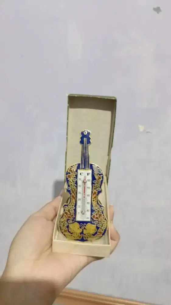 Termometer Bentuk Gitar Mini