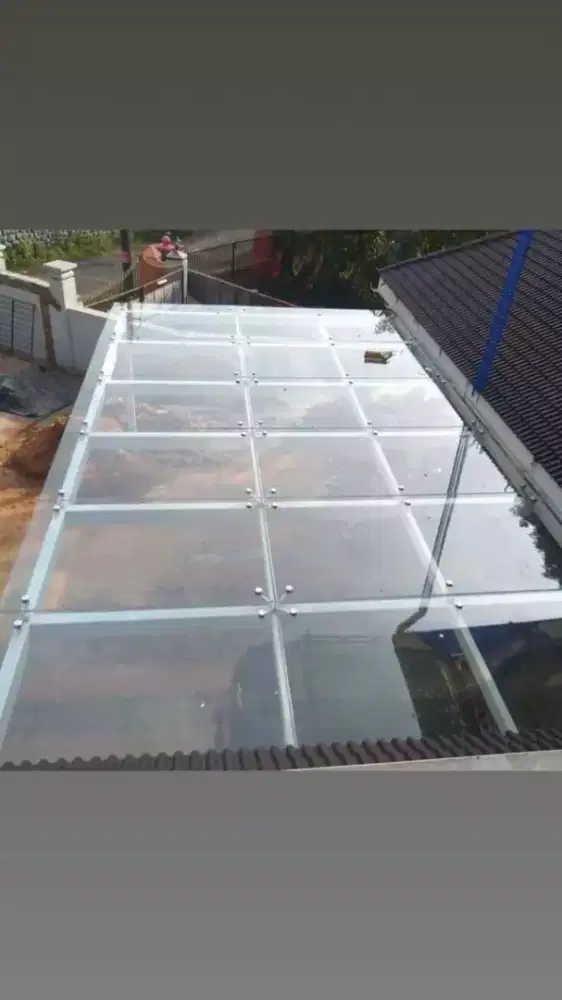Kanopi Kaca Tempered 8 mm Berkualitas: Aman, Tahan Cuaca, & Modern