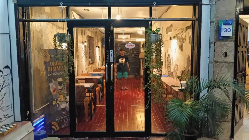 Partisi kaca dan aluminium