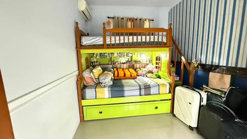 Tempat tidur anak tingkat 3