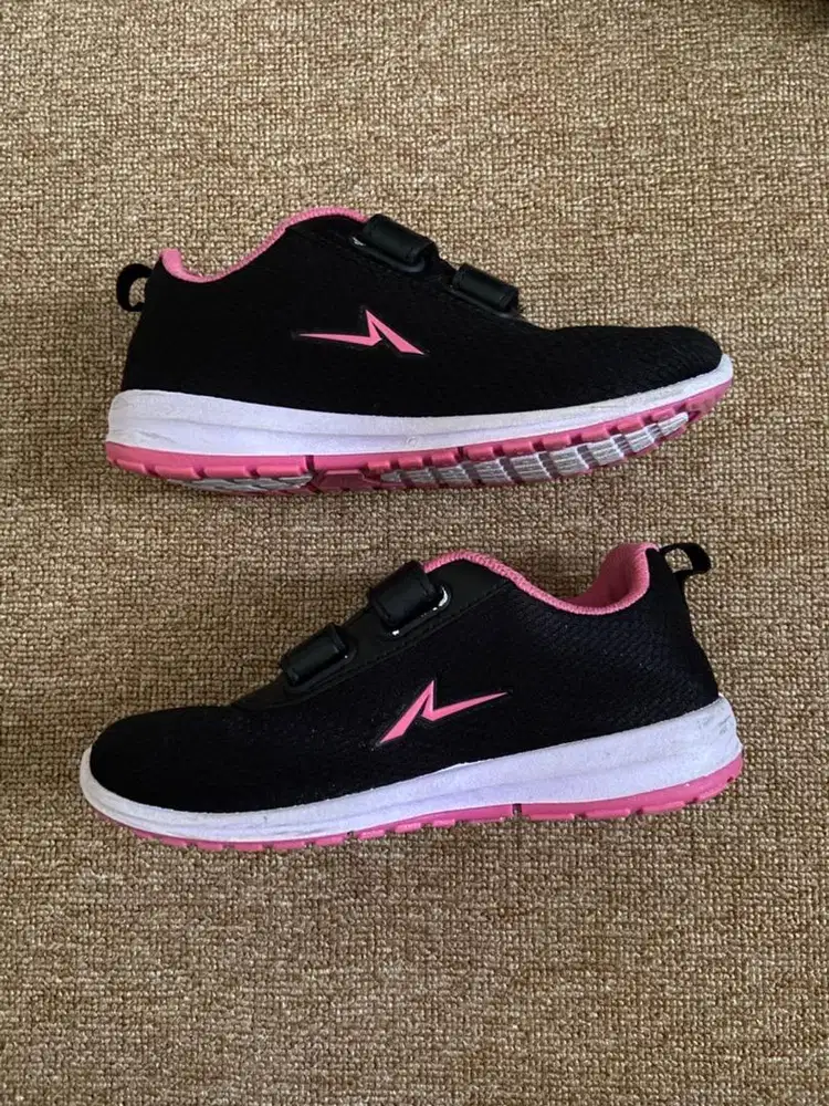 SEPATU SEKOLAH ANAK PEREMPUAN SIZE 31 WARNA HITAM MERK ANDO