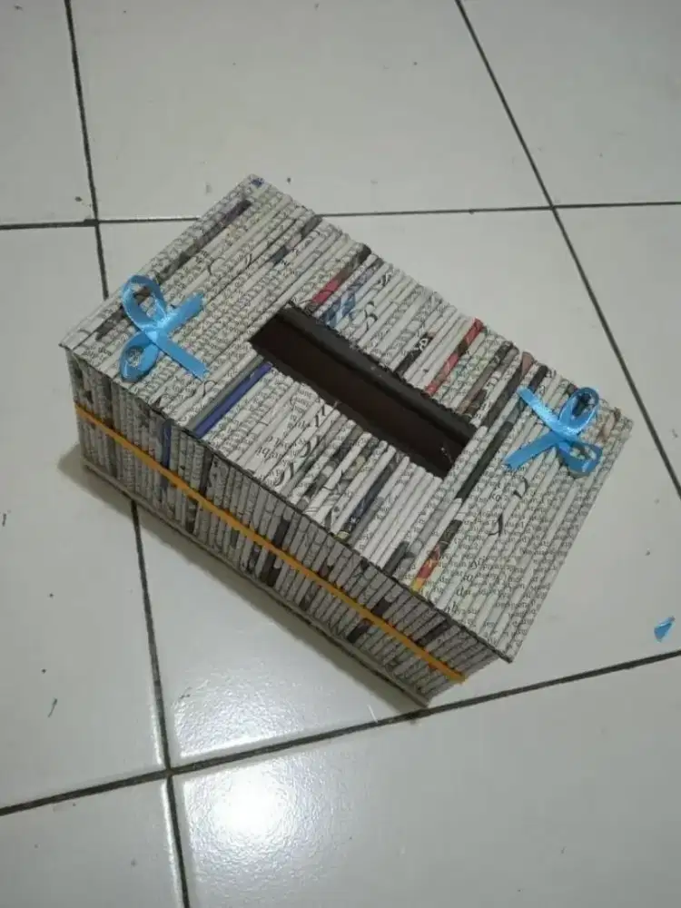 Kotak Tisu dari Gulungan Kertas Koran