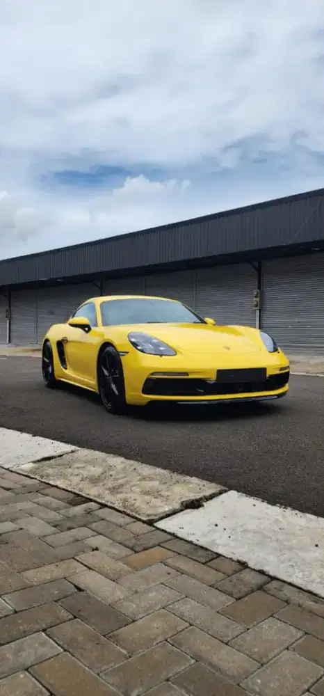 Porsche Cayman S 2022 Yellow KM 50 perak Brand New Perfect Condition