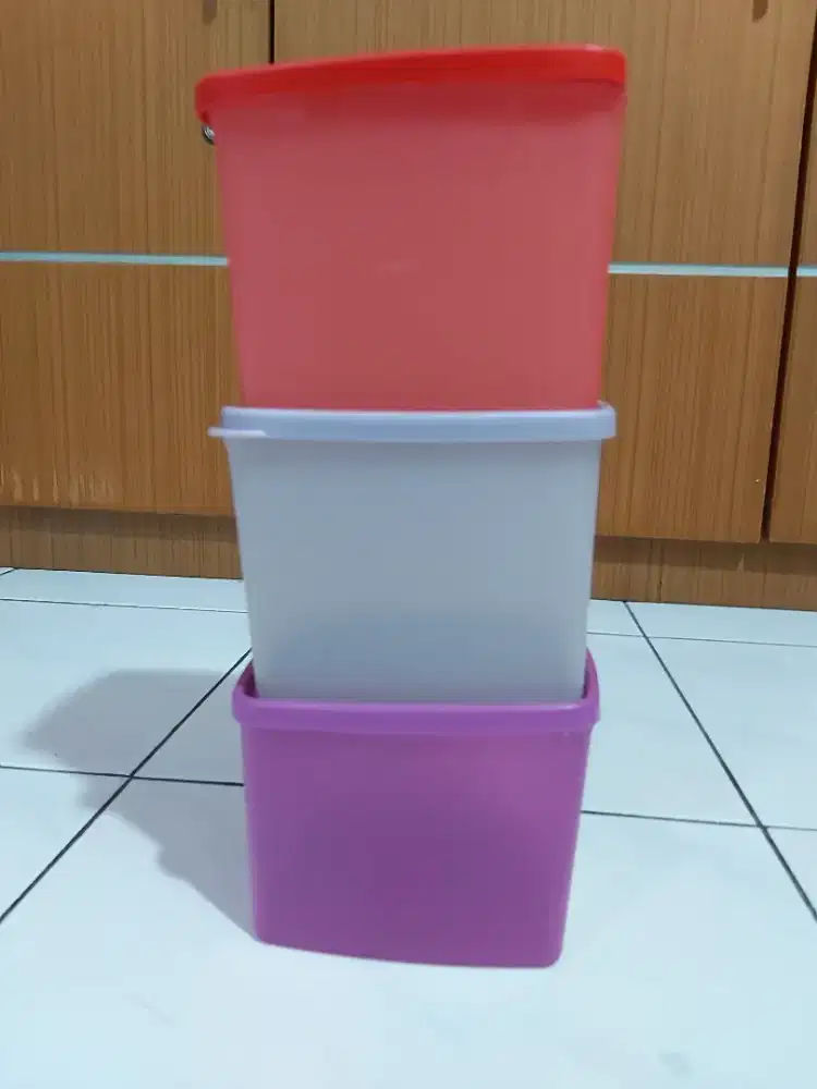 Tupperware kotak plastik