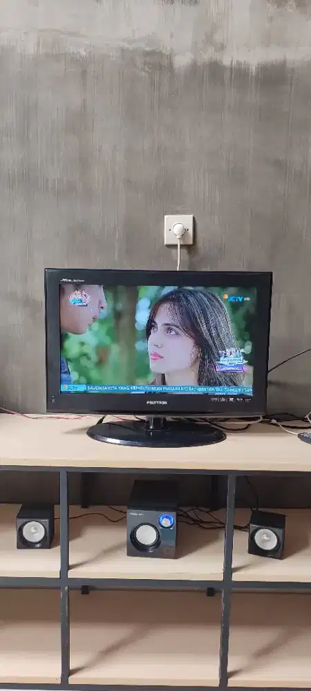 TV LCD Polytron 22 + speaker