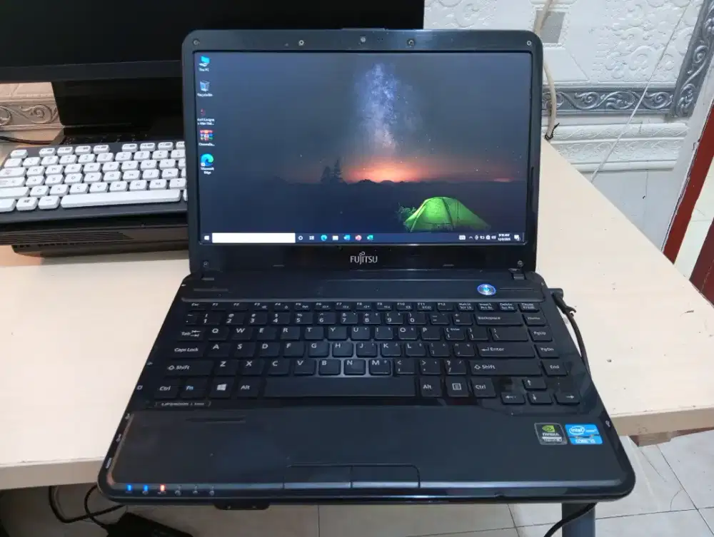 Laptop Fujitsu LH531 Core i5 3210M 2.5Ghz 8GB/128GB VGA Nvidia GT620M