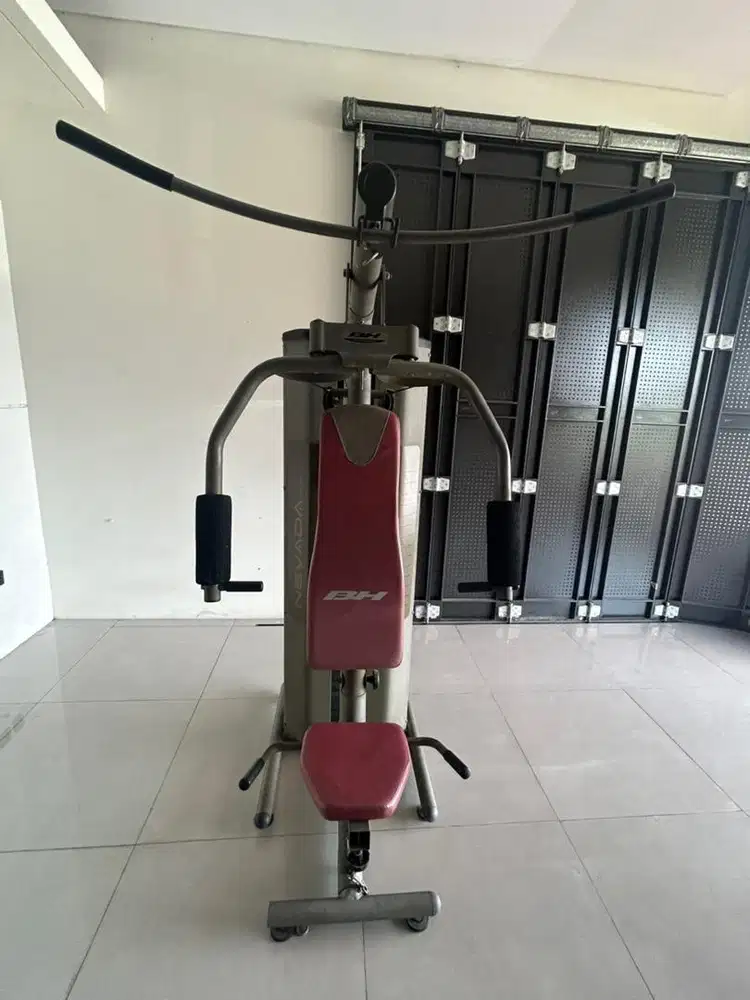 Alat angkat beban fitness