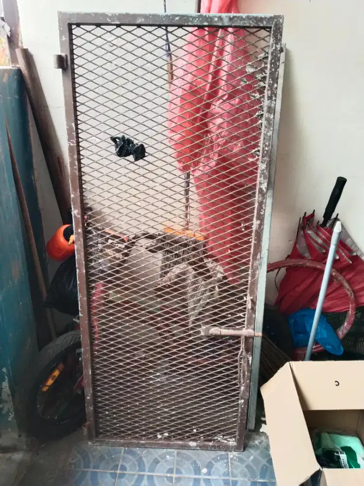 Pintu besi bebas nyamuk dan tikus