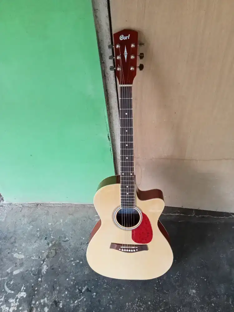 Gitar akustik custom
