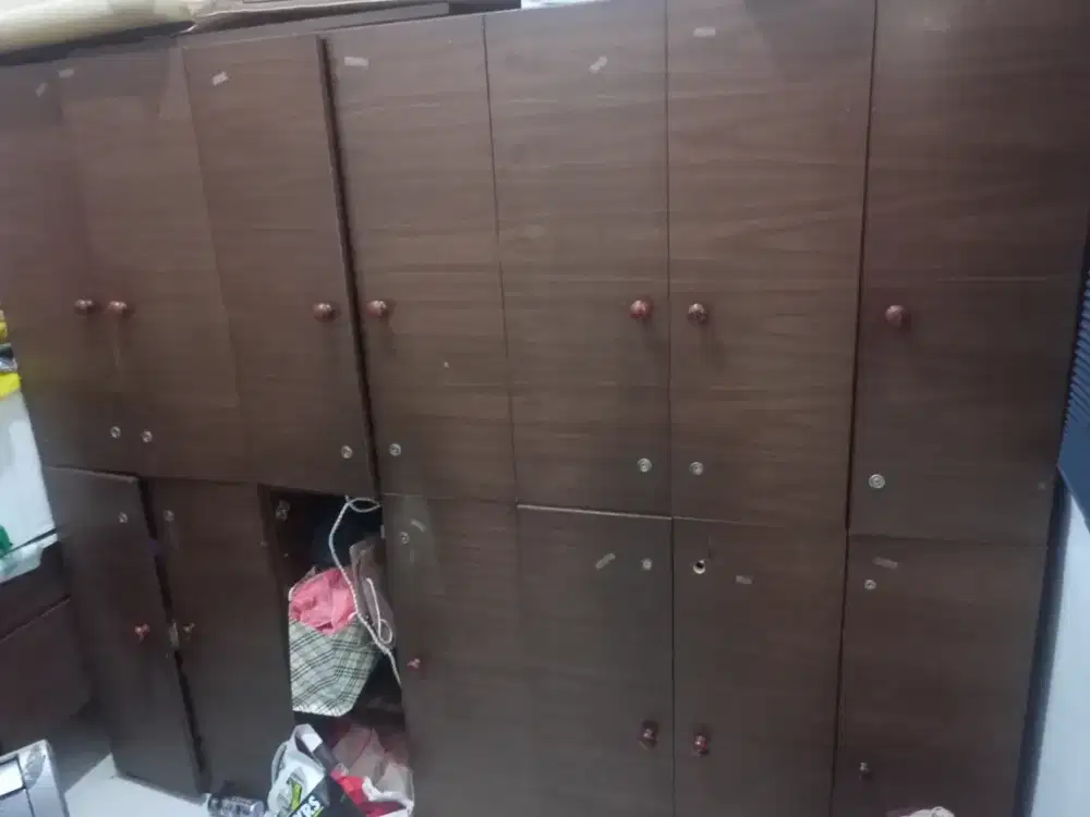 Lemari Loker 16 pintu